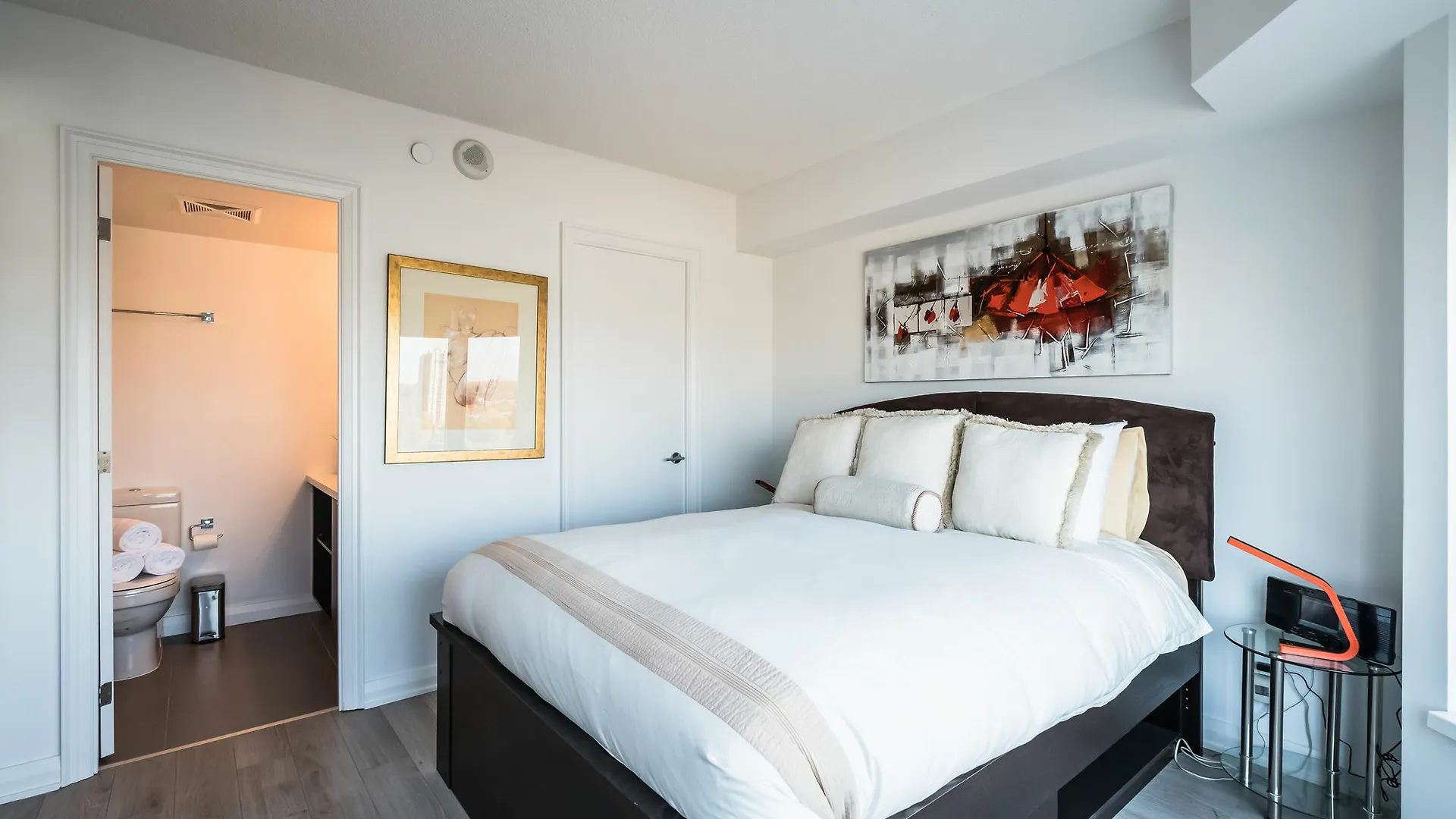 Quickstay - Luxury Executive In Yorkville Toronto Hotel